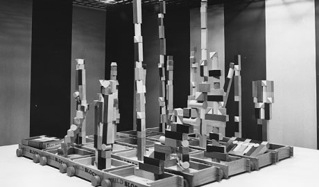 第199回デザインギャラリー1953「遊具シリーズ3 福田繁雄新作遊べるものから遊べないものまで」