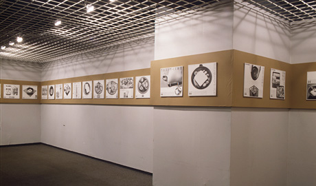 第268回デザインギャラリー1953「デザイナーと企業シリーズ19 向秀男・と・紀文」