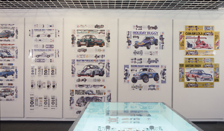 第270回デザインギャラリー1953「デザイナーと企業シリーズ20 田宮督夫とTAMIYA 田宮模型のパッケージデザイン」