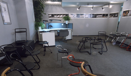 第296回デザインギャラリー1953「山内陸平・丸い椅子とシステム家具」