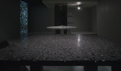 第302回デザインギャラリー1953「テラゾー〈破片〉 倉俣史朗・個展」