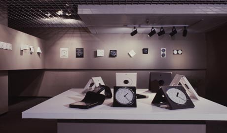 第316回デザインギャラリー1953「PIN UP TIME 田中公基のクロックデザイン展」