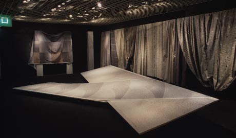 第334回デザインギャラリー1953「デザイナーと企業シリーズ39 粟辻博とフジエテキスタイル」