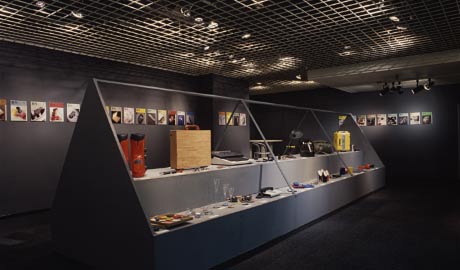 第335回デザインギャラリー1953「デザイナーと企業シリーズ40 「室内」表紙50箇月(被写体も共に)」