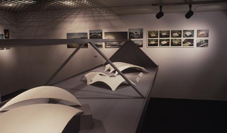 第337回デザインギャラリー1953「ハインツ イスラー:構造的造型美の追求者」