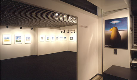 第397回デザインギャラリー1953「岡本滋夫イラストレーション展」