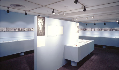 第482回デザインギャラリー1953「LORGNETTE ポータブルグラスへの試み」