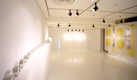 第558回デザインギャラリー1953「4人のグラフィックデザイナーのめざましい時計展」