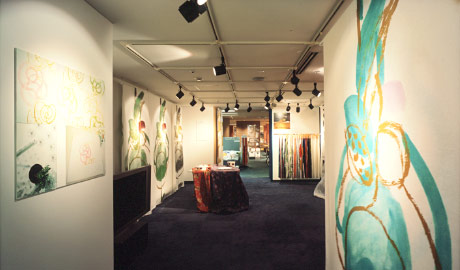 第567回デザインギャラリー1953「Fujiwo Ishimoto & marimekko --春夏秋冬のテキスタイルデザイン--」