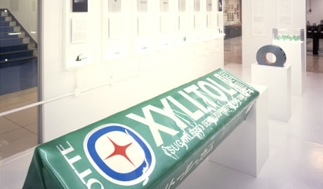 第574回デザインギャラリー1953「デザインの解剖①=ロッテ・キシリトールガム」