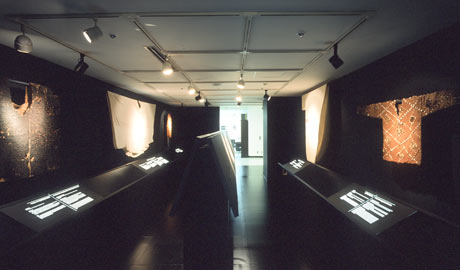 第577回デザインギャラリー1953「纏・アフリカンソウル --新井淳一コレクションより--」