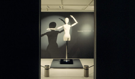 第617回デザインギャラリー1953「Palette? 松井龍哉のマヌカンロボット」