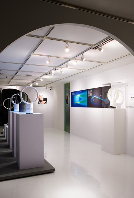 第667回デザインギャラリー1953企画展「風のとおり道 ― エアマルチプライアーにおけるダイソンの新たな挑戦」